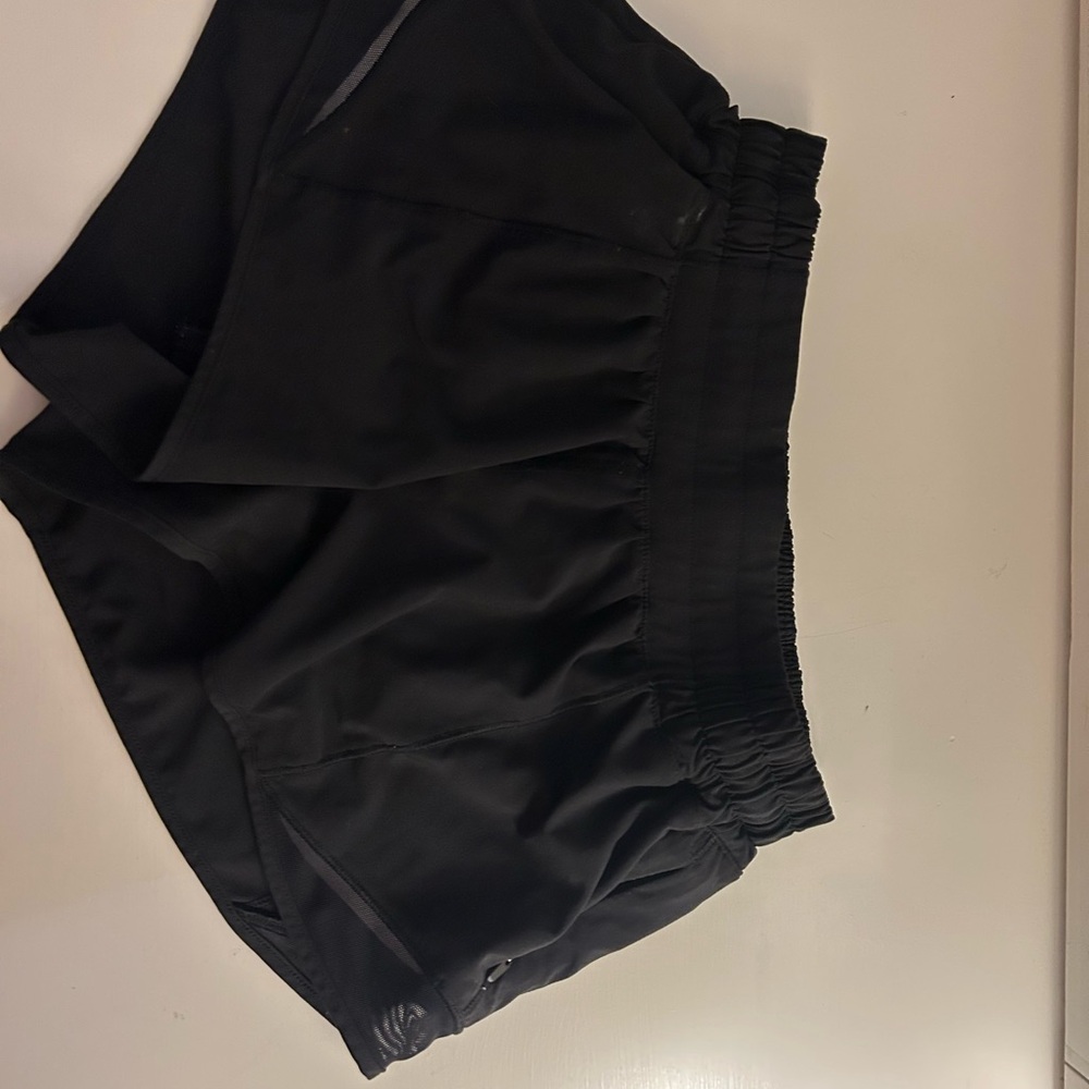 Lululemon Black Hotty Hot Shorts size 2  2.5 inch